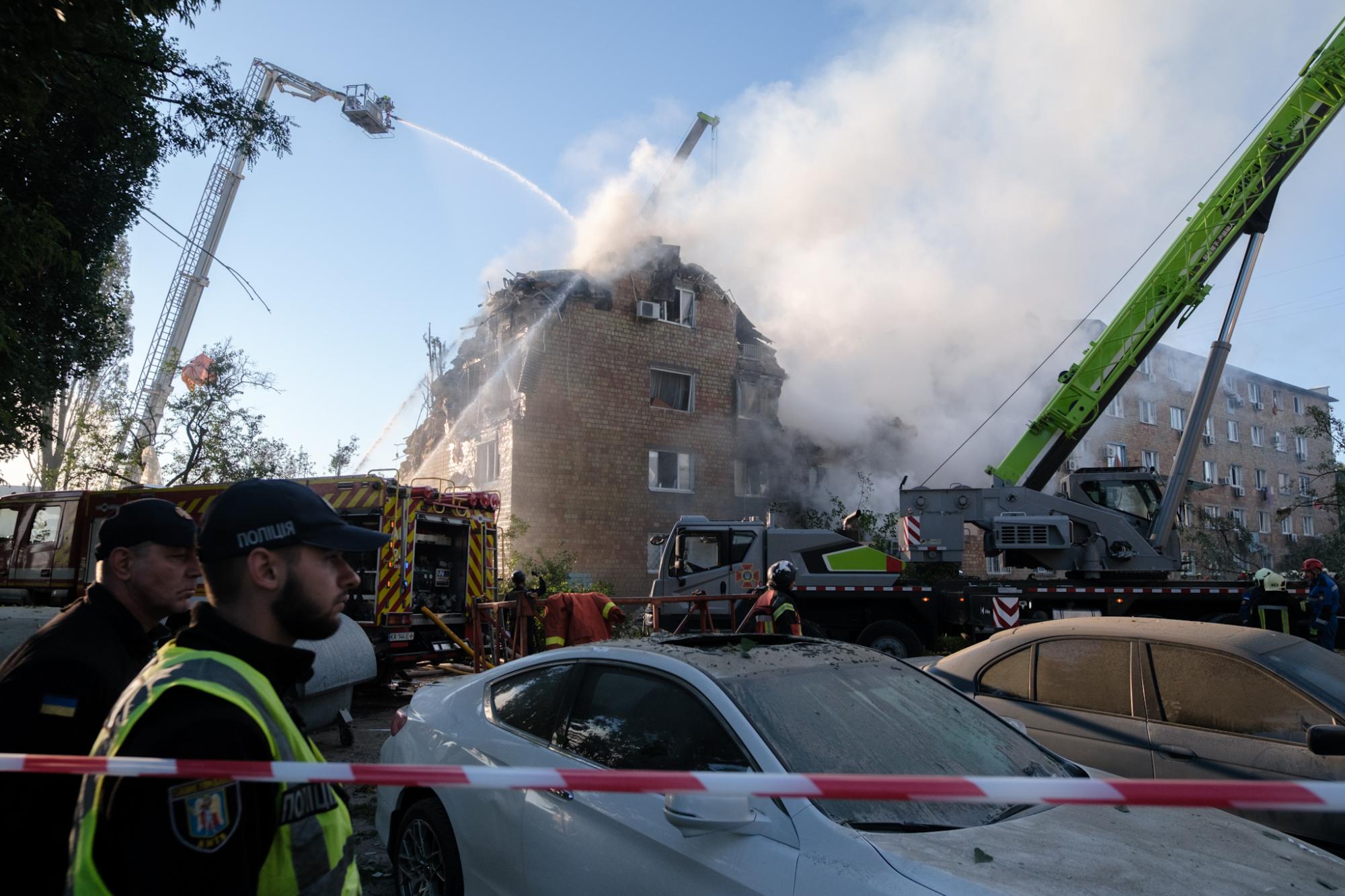 Под ударом - жилые дома, среди жертв - дети: все о последствиях комбинированной атаки на Киев